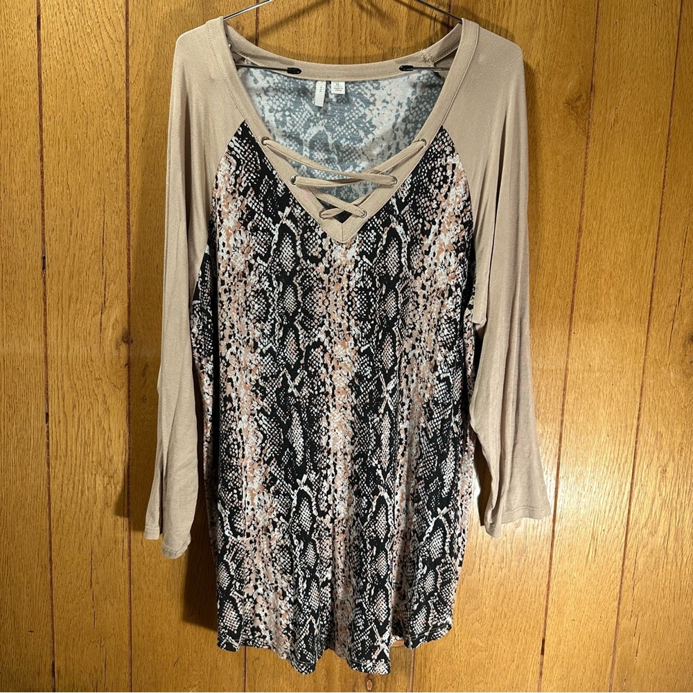 Stylish Beige and Black Snake Print Women's Long Sleeve Top